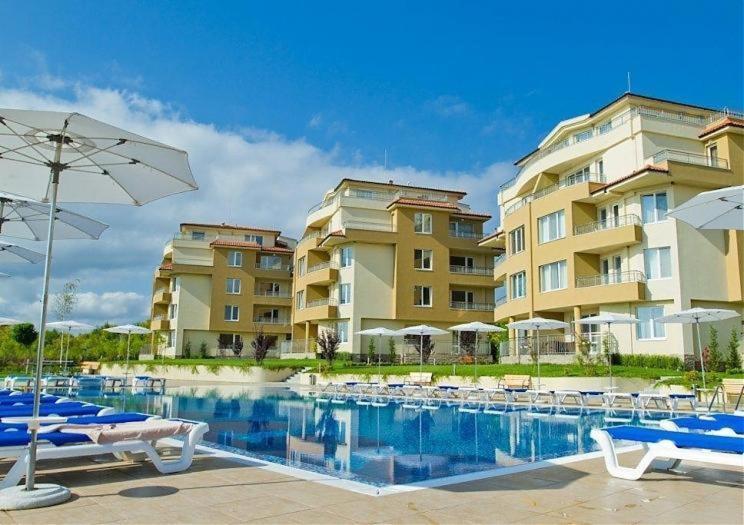 Аппартамент Pines Beach Resort 比亚拉 外观 照片