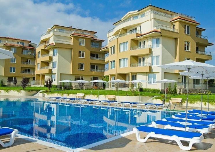 Аппартамент Pines Beach Resort 比亚拉 外观 照片